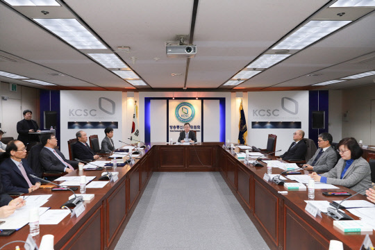 16일 서울 목동 방송회관에서 방송통신심의위원회의 제21대 국회의원선거 선거방송심의위원회 위원 위촉식이 개최되고 있다. 방송통신심의위원회 제공